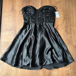 Windsor Elegant Black Strapless Cocktail Dress Size Medium